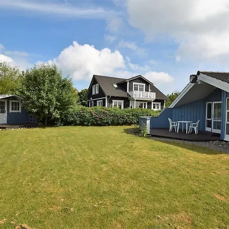 Apartment Lille Bo Kranichring 114 *